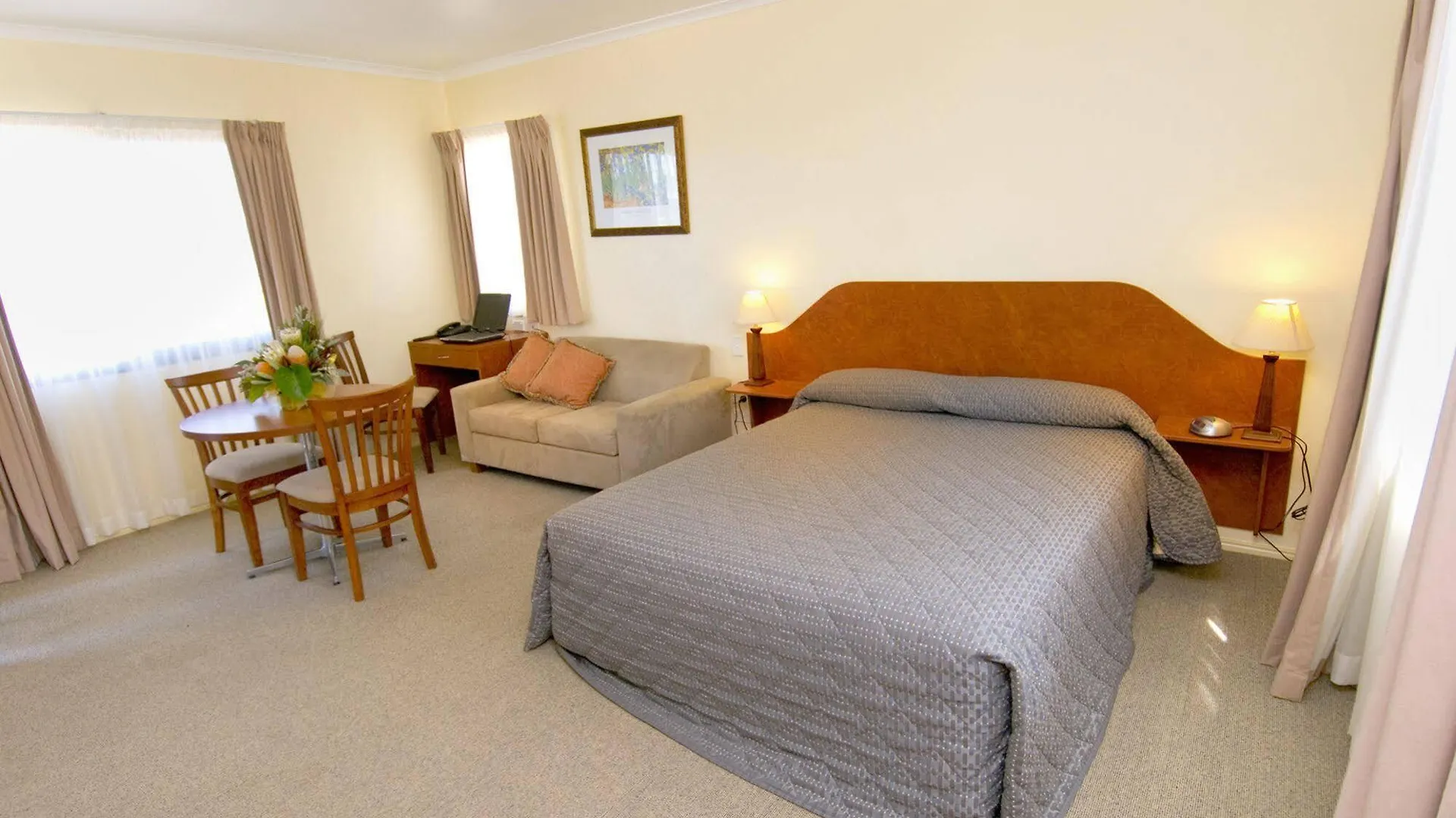 The Village On Blain Blackwater Hotel